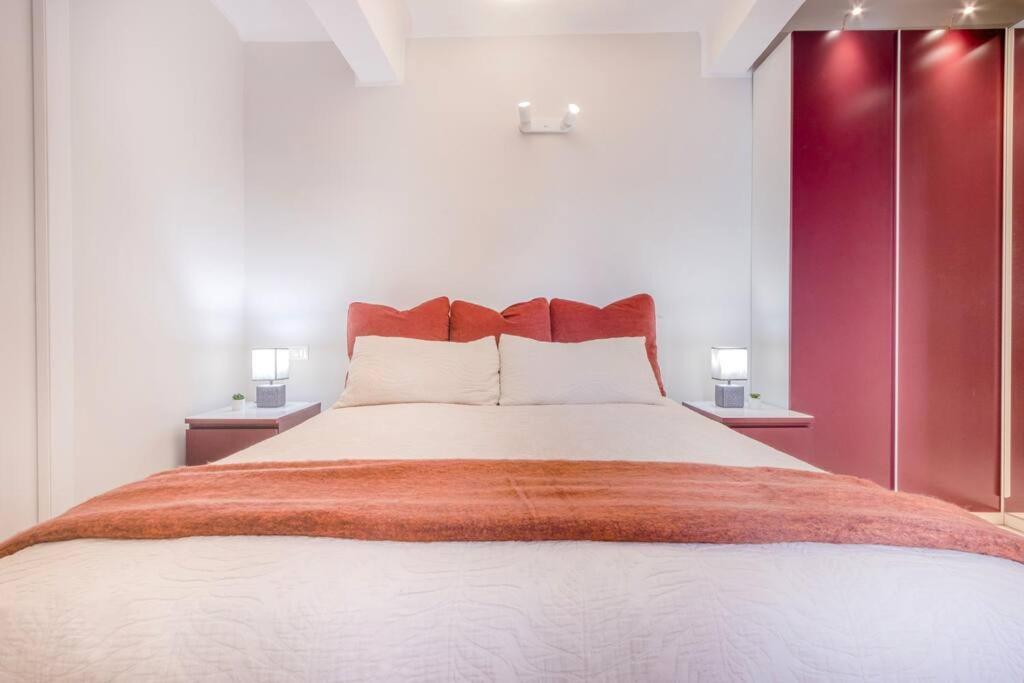 Red Ferrari House - Center Apartment *