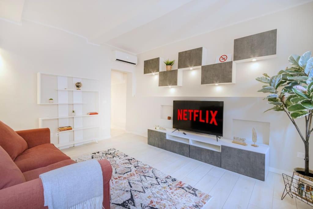 Red Ferrari House - Center Apartment